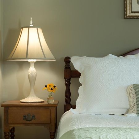 Inn At Pleasant Lake New London الغرفة الصورة