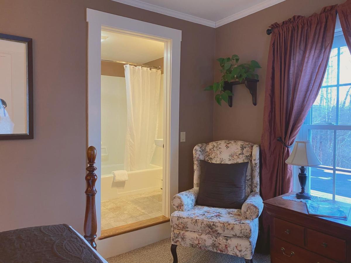 Inn At Pleasant Lake New London المظهر الخارجي الصورة